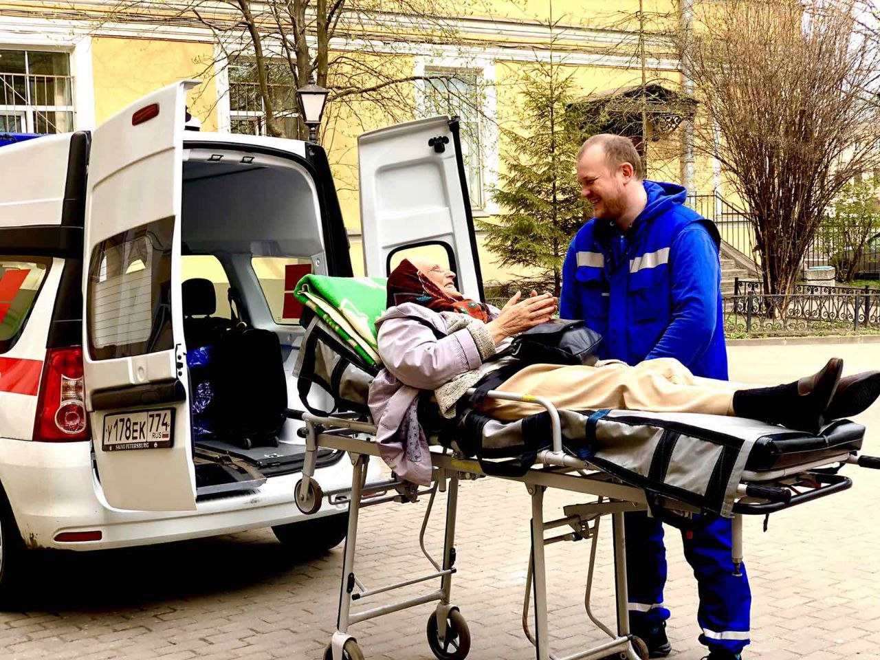 Перевозка лежачих больных в Санкт-Петербурге